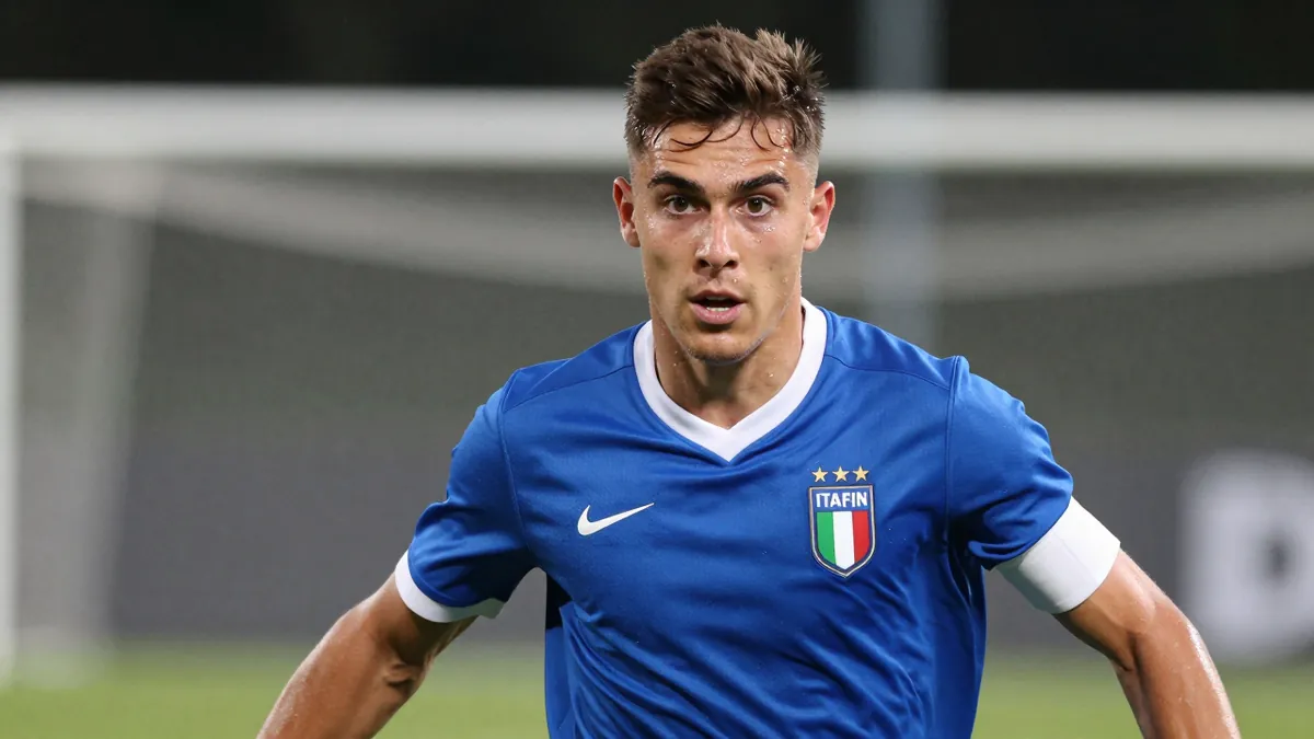 Aston Villa Agree Transfer Fee for Italian Defender Amid Late Premier League Interest