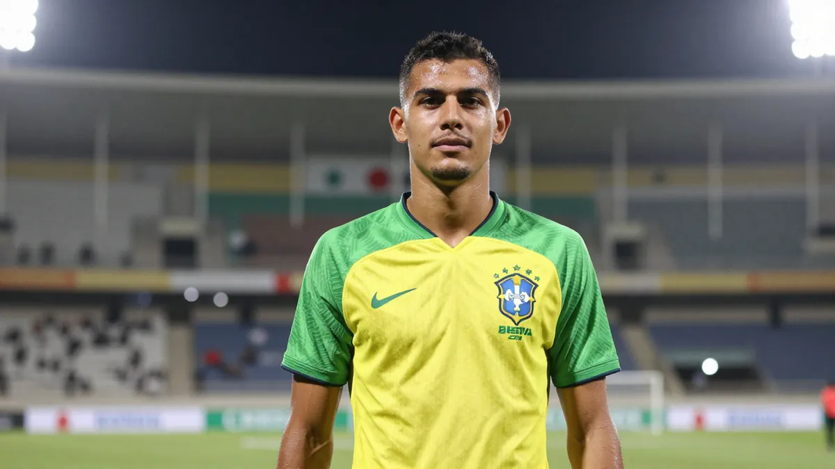 Aston Villa's Transfer Bid Rejected by Brazilian Defender Roger Ibañez